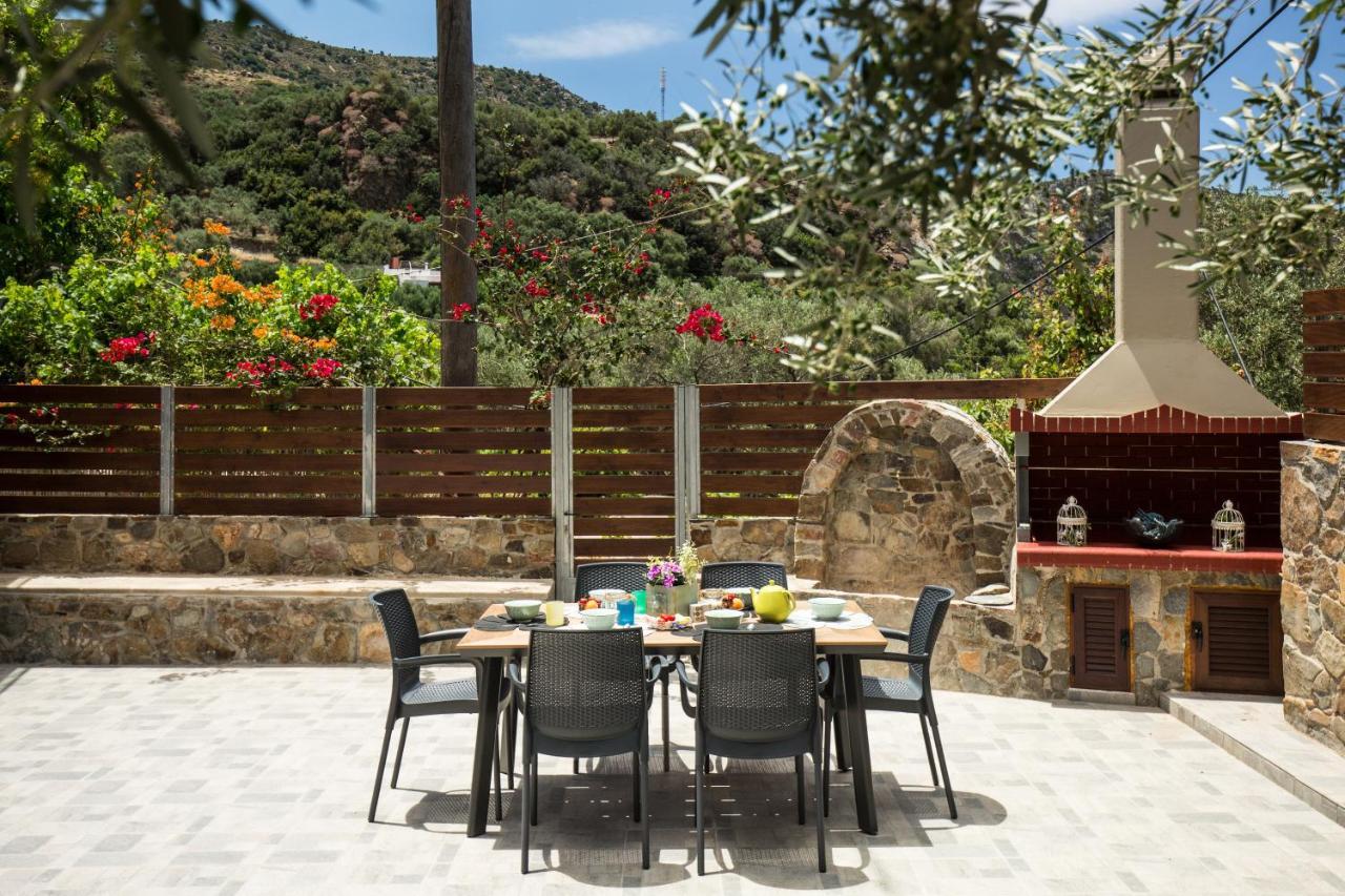 Tzouganos Villa Sfinarion Exterior photo