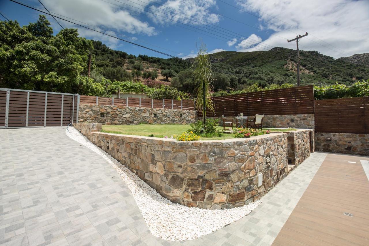 Tzouganos Villa Sfinarion Exterior photo